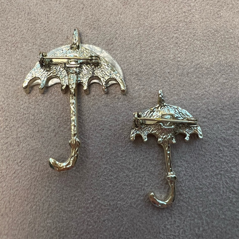 Gold Tone Mother-of-Pearl Umbrella Pin Brooch Set with Red & Green Stripes - Picture 4 of 5
